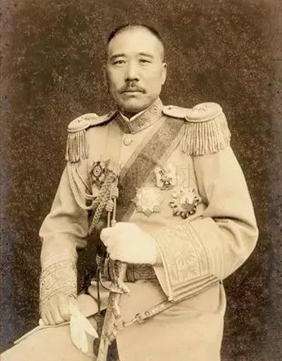 郭松龄|他是张作霖帐下五虎大将，却被郭松龄闷死在棺中，见者纷纷落泪