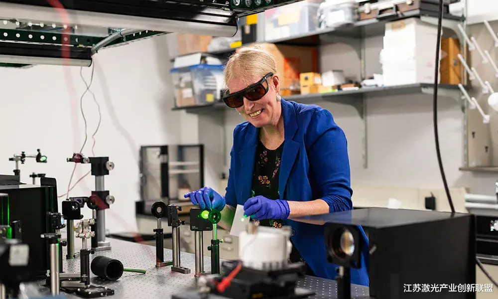 纳米 液体中的脉冲激光助力研制有效催化剂