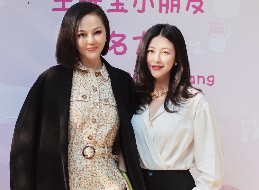 朱珠|朱珠丈夫晒全家福剪影，手捧女儿父爱满满，朱珠温柔浅笑幸福洋溢