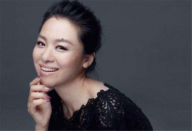 高圆圆|44岁沈傲君宣布回归大变样，多年主妇熬成婆，昔日颜值已不复存在