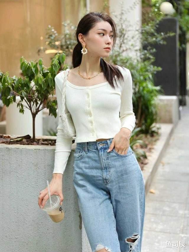鱼司辰|优雅风格的穿搭技巧，这几款衣服很减龄，秋季这样穿就很美