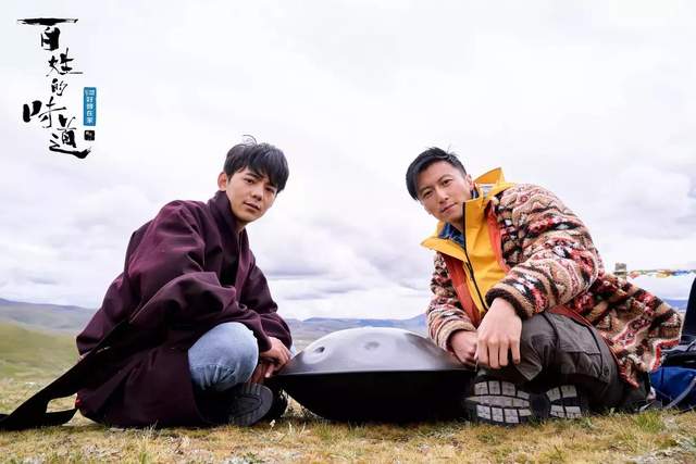 谢霆锋|41岁谢霆锋现身王菲家被拍，行色匆匆背大包，感情稳定惹人羡慕