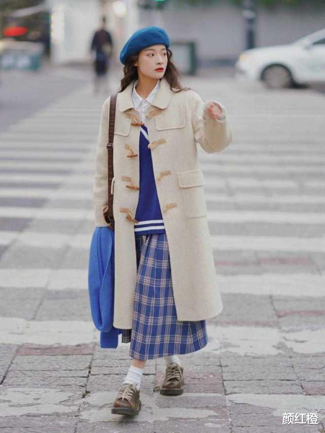 颜红橙 冬天一定要备一条高腰半身裙！不管是H型还是A型身材，都遮肉