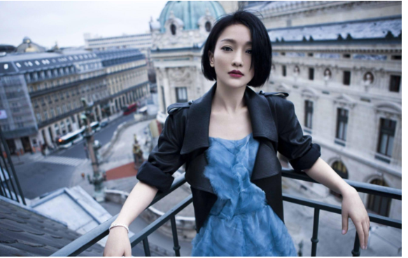 周迅|周迅早年“人体模特”油画曝光，一幅卖184万！18岁为艺术献身？