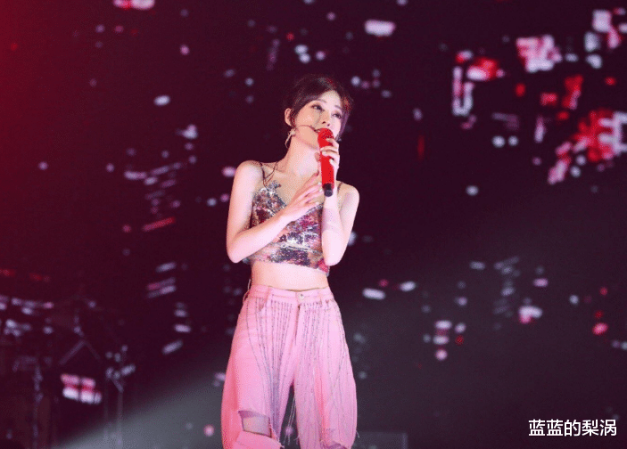 冯提莫|冯提莫参加b站跨年晚会，迎接新一年的来临，期待晚会上的表演