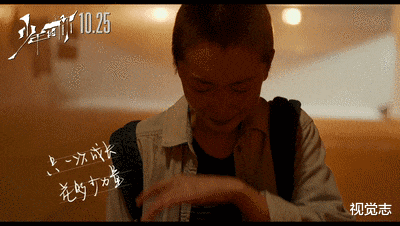 释小龙|张艺谋身边的女人，要用放大镜看。