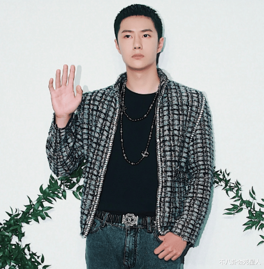 香奈儿|香奈儿红毯一言难尽，王一博穿女装却像糙汉，周迅和张钧甯撞衫了