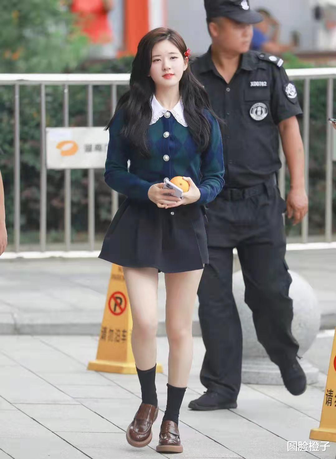 赵露思 看了赵露思这么多私服，还是最喜欢这套，小个子都穿出“九头身”