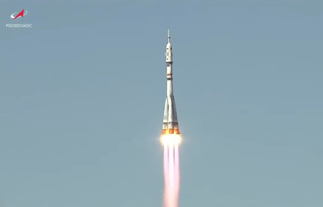 全球变暖 11时55分，载人飞船乘运载火箭成功发射，3名宇航员里有女宇航员