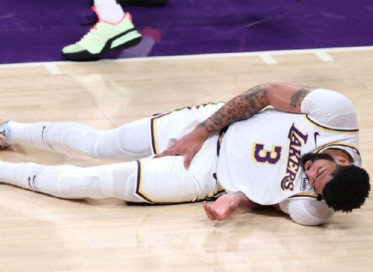 安东尼·戴维斯|詹姆斯霸气发话,浓眉伤情出炉!名嘴苏群:上帝让他成超人,却总是出故障