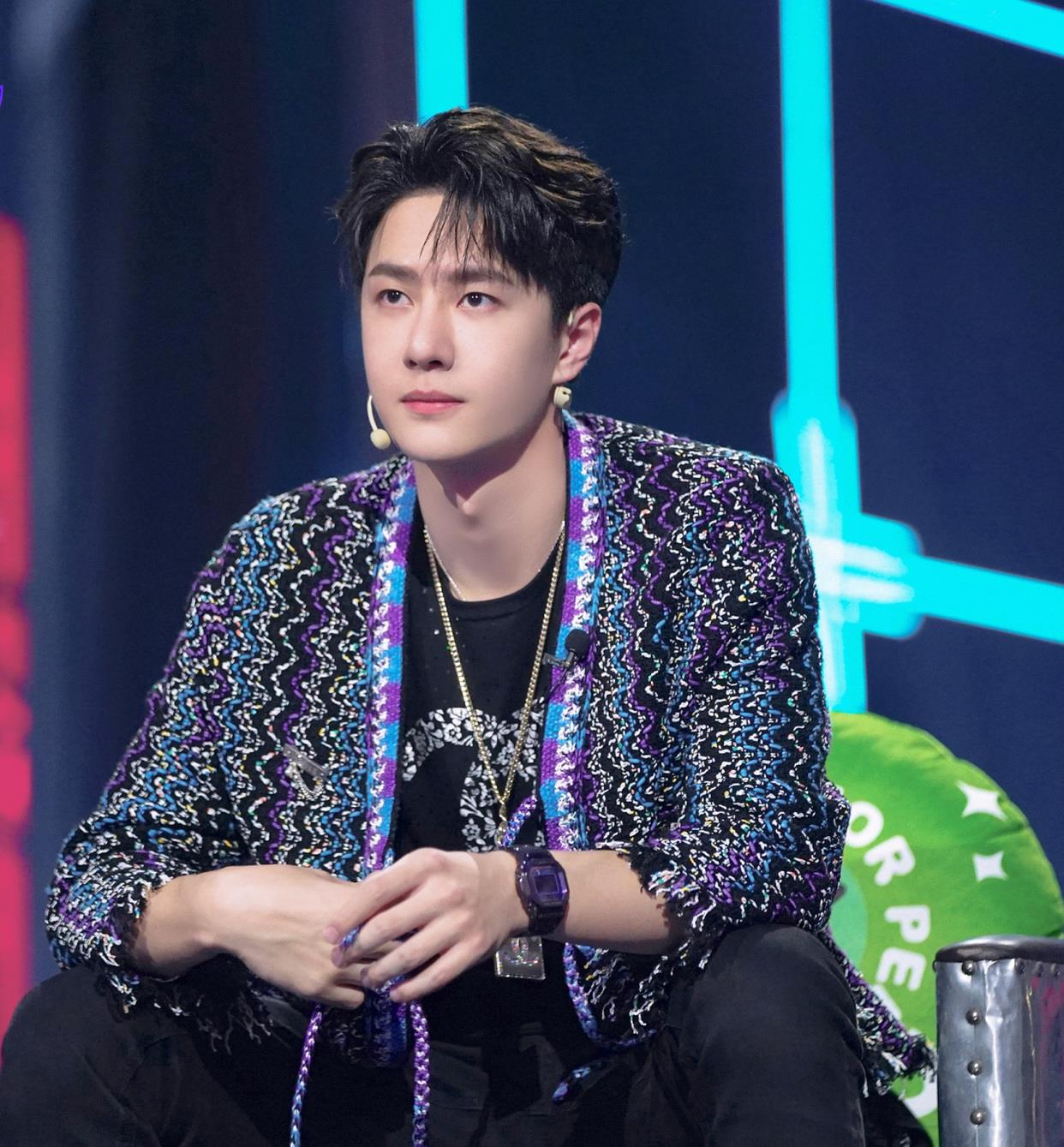 张艺兴|张艺兴队连输三场排名最后；王一博指导杨凯演戏，教叶音滑板