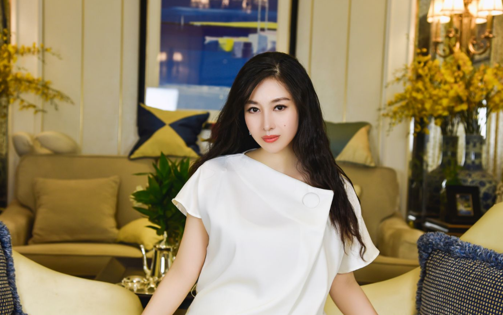 虚竹|她是“虚竹”的老婆，50部戏依然没有带火，如今成为家庭主妇