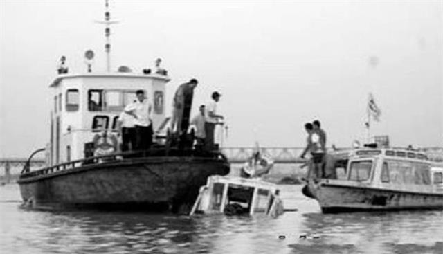 DEEP深度世界|1985年哈尔滨沉船事件：驾驶员替班参与群殴，171人葬身松花江