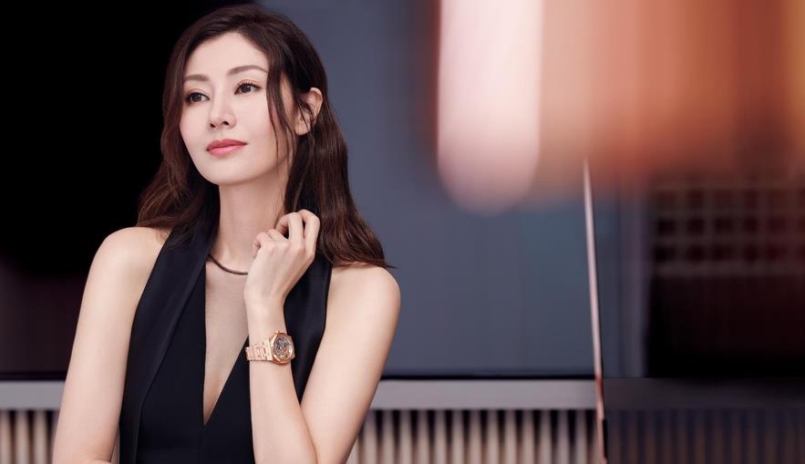 李嘉欣|51岁李嘉欣90斤，体重常年“不过百”：美人迟暮，一眼万年