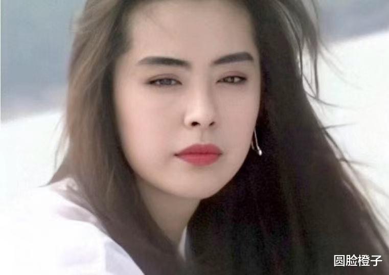 卷发|普通女生脸上有4个特点，请大胆走港风路线！很有复古美