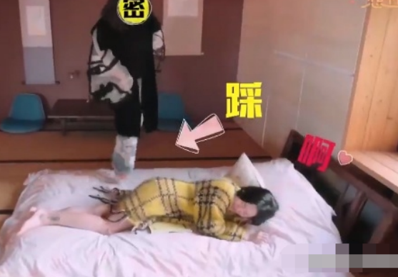 宋佳|小S新节目话题过于大胆，频频开黄腔，引网友不适直批低俗