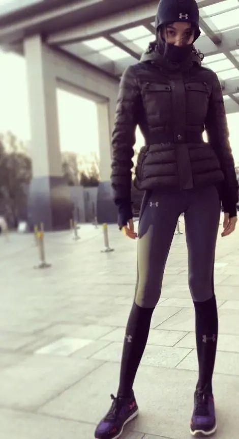 影史|跆拳道冠军登上装女郎!成为成龙御用女星