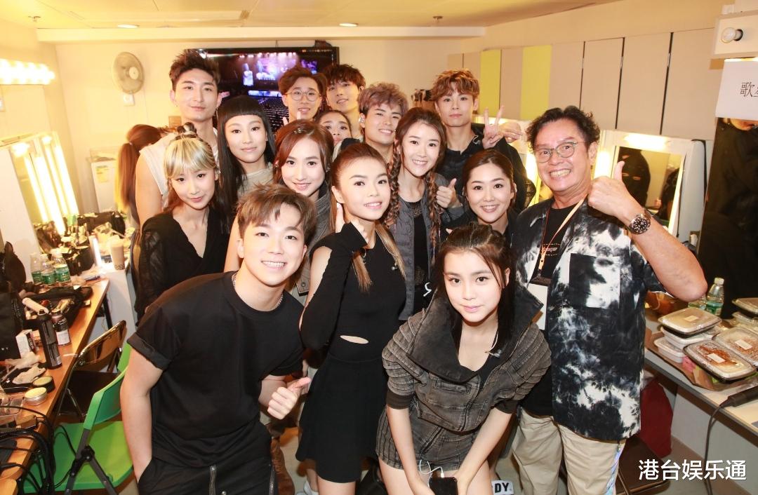 蒋勤勤|香港乐坛新人炎明熹：《声梦传奇》三料冠军，喜欢周深，父母来自内地