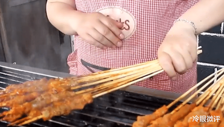 冷眼微评 重庆一景区，假期不让商家涨价，负责人称“涨1元，罚1000元”