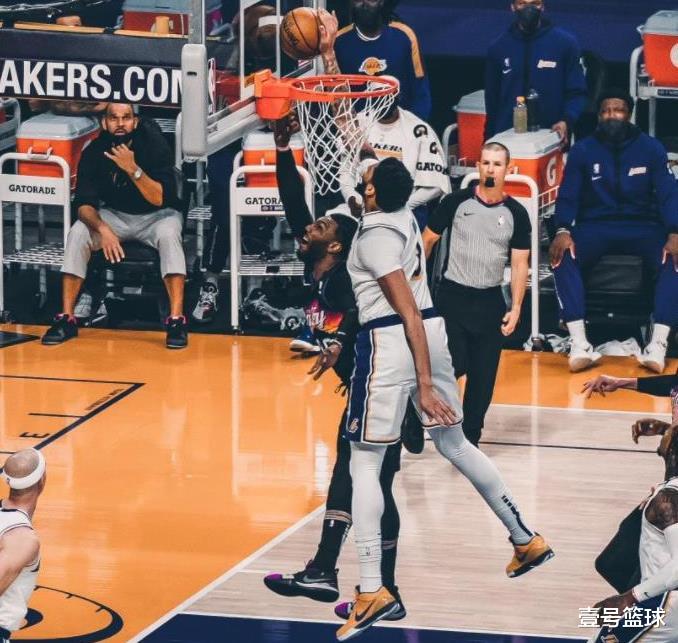 德拉蒙德|23分20個(gè)犯規(guī)！空藍(lán)不進(jìn)還被躺帽，他還有臉?biāo)饕?500萬年薪