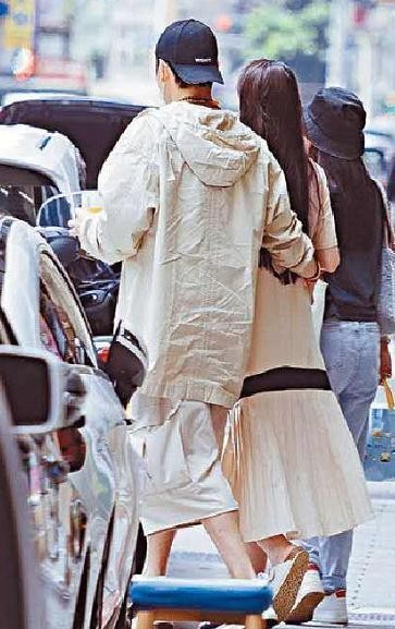 谢娜|谢娜挺大肚子为双胞胎女儿庆生！张杰要缺席，参加春晚联排太忙