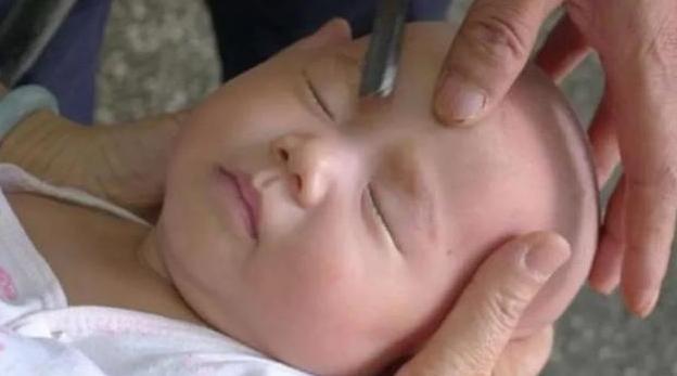 全能辣妈plus|姥姥不听劝给外孙剃“满月眉”,过了俩月宝妈大哭,迷信害人不浅