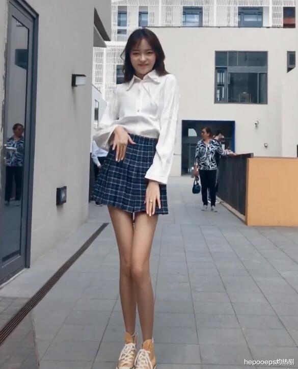 乔碧萝殿下|又一千万级网红翻车，其堪比乔碧萝，薛之谦与之合照被P成假人