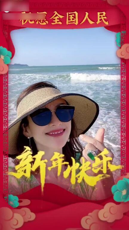 章子怡|章子怡一家海边度假，小苹果颜值抢镜，汪峰把醒醒举高高好幸福