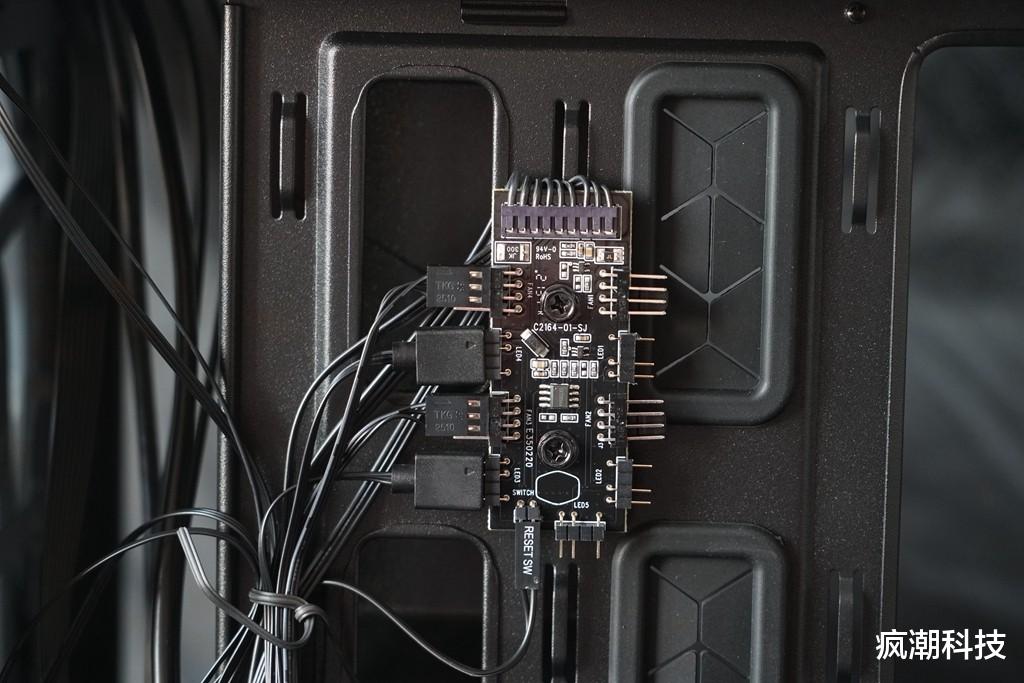 机箱|设计有新意,功能支持全面,酷冷至尊HAF500有点料