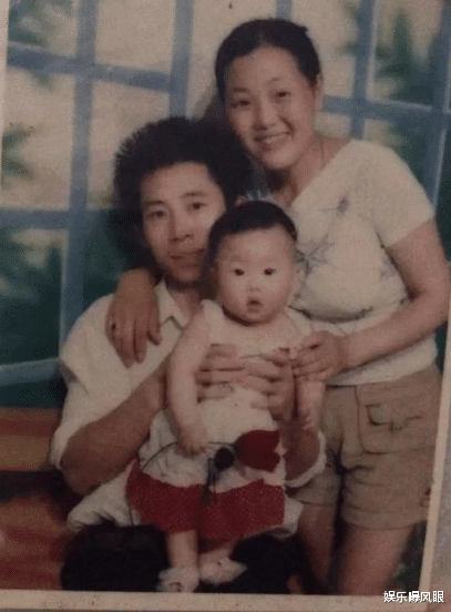 梁汉文|孙卓亲姐近照:肤白貌美太养眼,一头红发意外抢镜,网友:出道吧