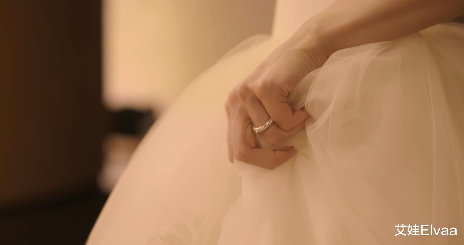 艾娃Elvaa|吉娜穿旗袍曲线迷人,满身刺绣显高贵,怪不得郎朗肯送DR钻戒