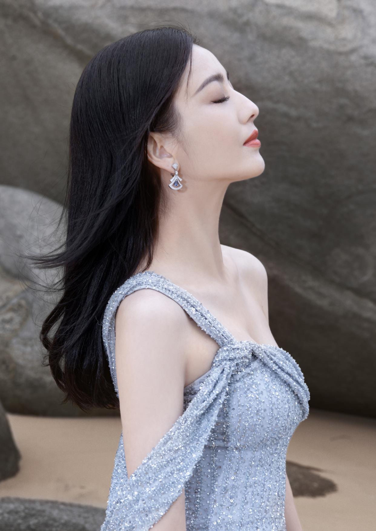 张天爱|佟丽娅海边大片，空灵缥缈，又美又仙