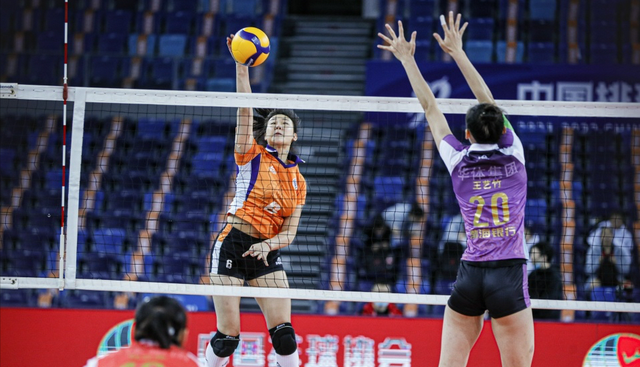 天津女排|橫掃！天津女排雪藏最強(qiáng)外援，仍以3-0輕松獲勝，王藝竹獨(dú)攬20分