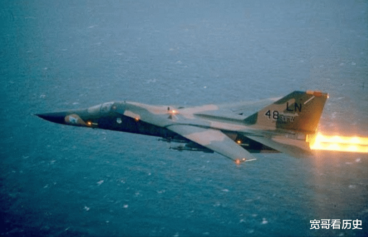 火箭|为什么客机飞过后面没有烟雾！而火箭升空时候那么大的喷火？