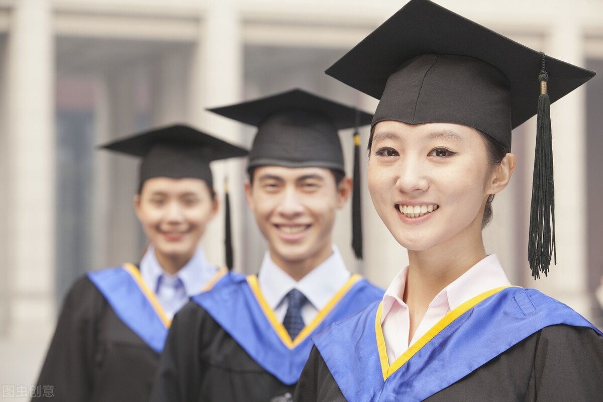 生肖|博士生月薪一万二，面试被拒，年薪25万，第一学历真的重要吗？
