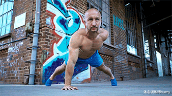 体态训练师curry|健身房自重练胸，究竟谁是练胸之王？