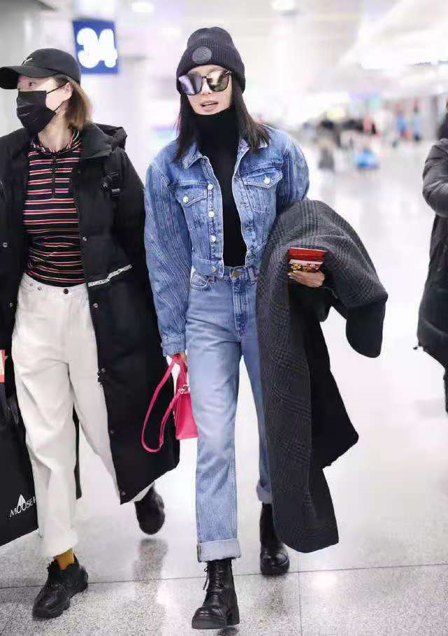 秦岚|秦岚好身材瞒不住了，穿白色长裙尽显完美“腰臀比”，优雅端庄