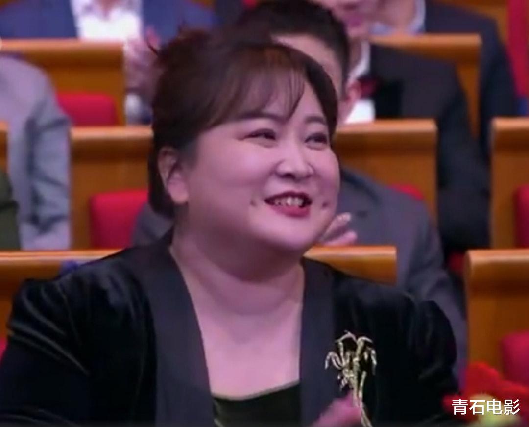 金鸡奖|再看金鸡红毯16个女星比美：张蓝心“傲人线条”，金晨排骨胸抢镜