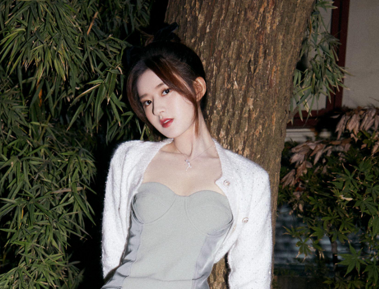 李晨|新生代四小花旦出炉?李沁数据超出赵露思1亿,但榜首却雷打不动