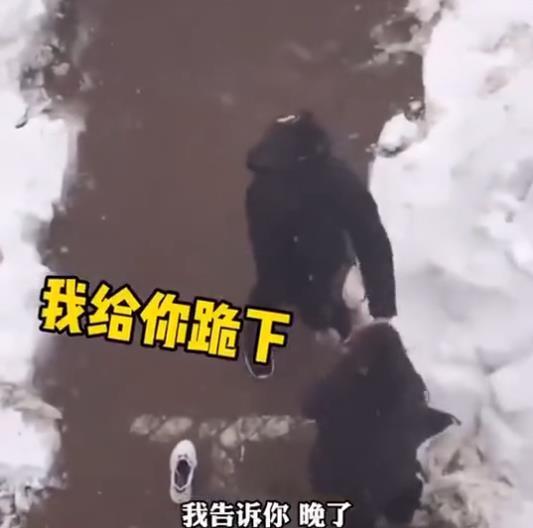 车祸被困男子哭喊:先救妻子,目前2人已分手,女友:我配不上他