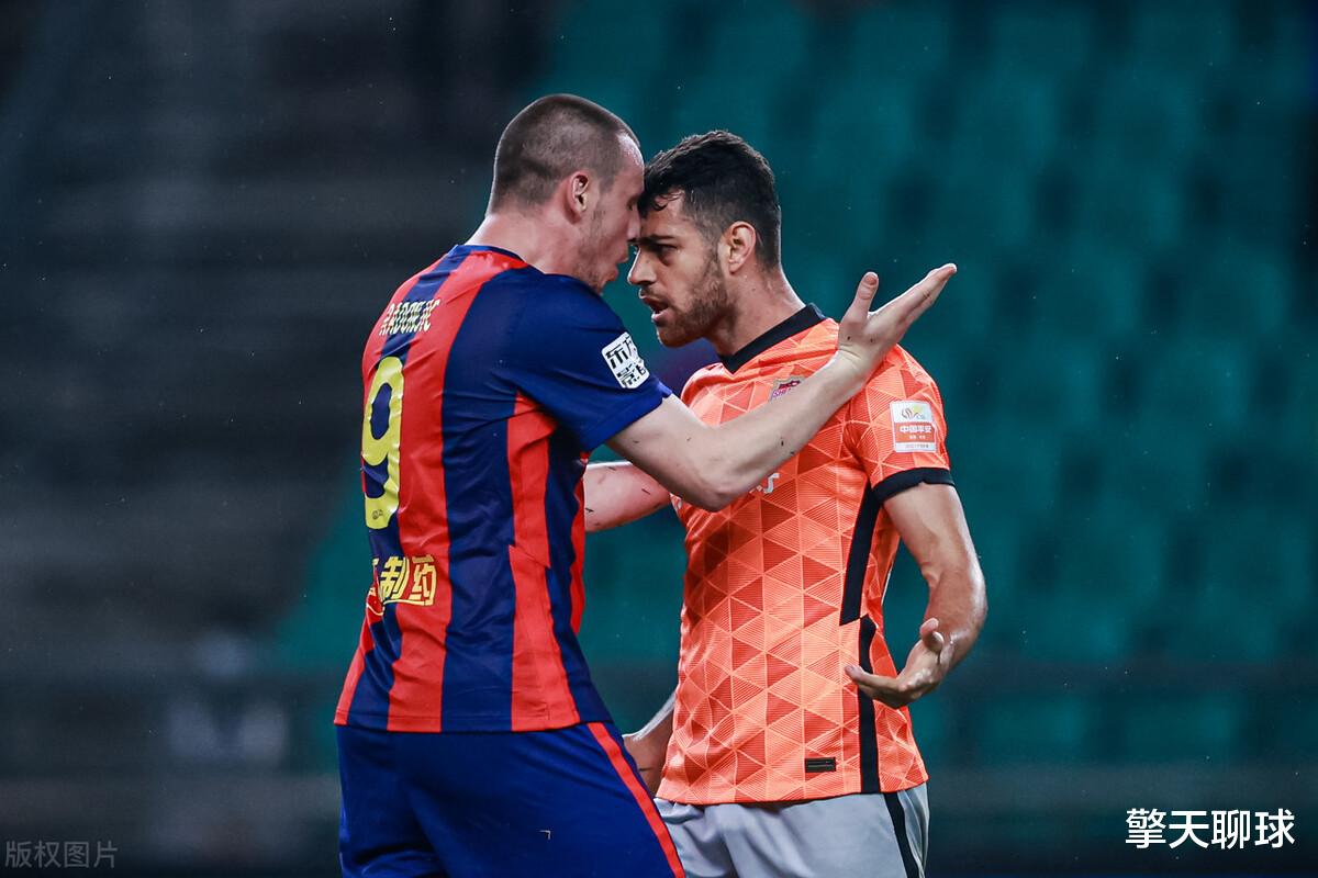 中超|1-0變0-0？裁判喪失底線？中超黑馬遭遇爭議判罰，兩家球迷互噴