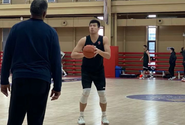 曼联|官方！邹雨宸加盟北控，付豪入辽宁，国手后卫受上海邀约