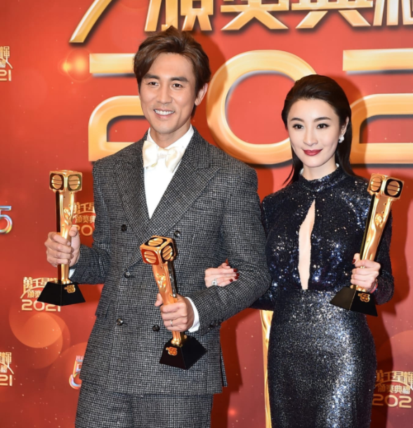 钟嘉欣|林夏薇晒与钟嘉欣合照回应视后质疑：一切的批评，我都虚心接受