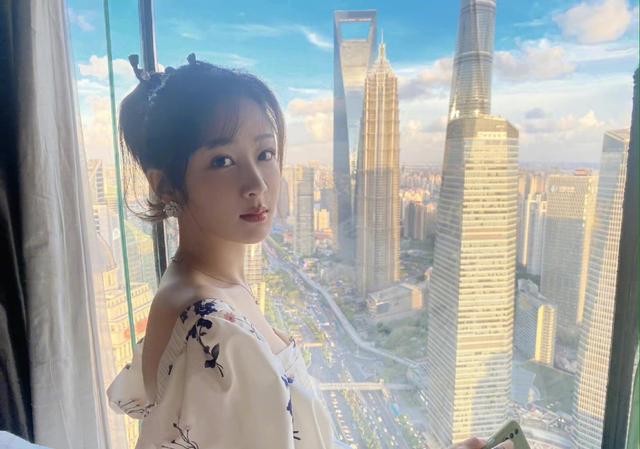 龚俊|杨紫更新动态被吐槽，发文后秒删，此操作显得很懂事又可爱