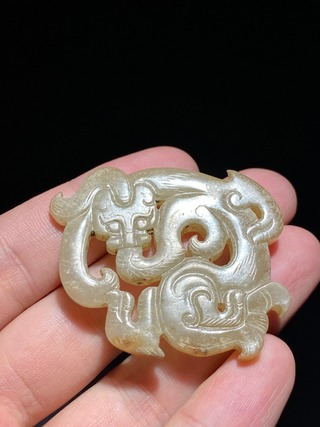 和田玉籽料|汉 和田玉籽料 灰皮 螭龙纹 玉珮