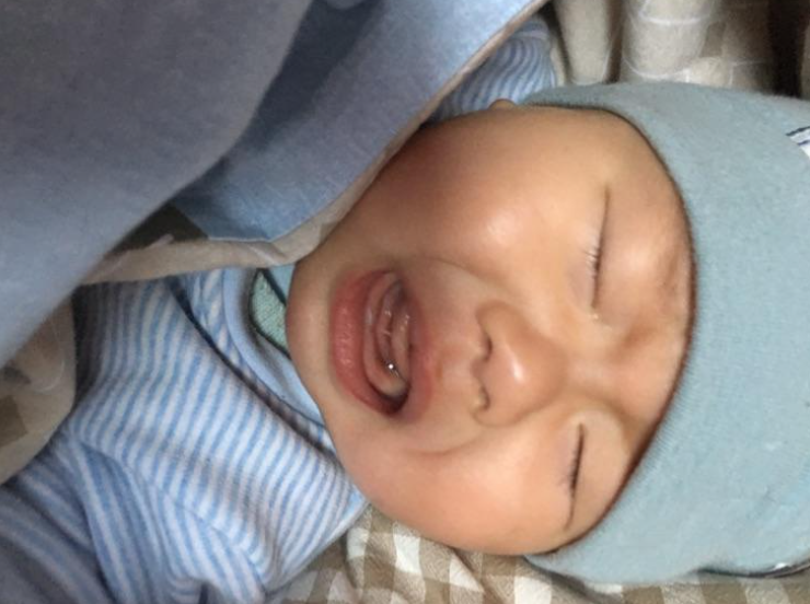 糖果的妈妈|长乳牙时的小婴儿，通常有些“坏习惯”，大人和孩子可能要受苦了