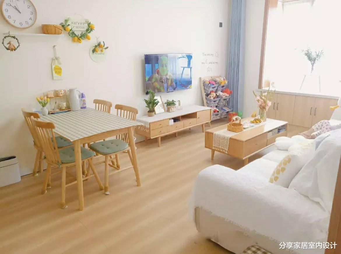 她家太会装修啦，不做吊顶不做电视墙，全屋耐看又温馨，令人羡慕