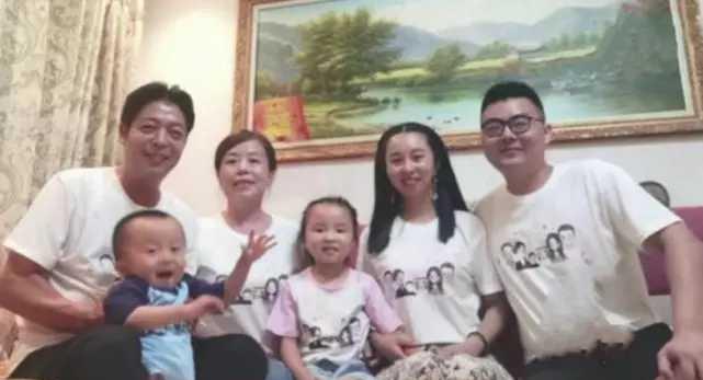 梅高兴谈娱乐 田静晒奇奇悦悦老照片获网友称赞:一看就是奶奶许敏的亲孙子