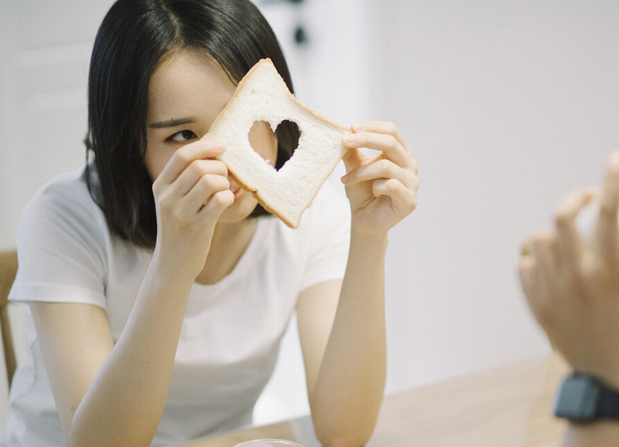 一念开花福世界 “儿媳陪嫁房那么多，一套给我，一套给你哥，”儿子：我没老婆了