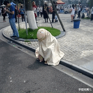 学姐说育儿|神回复：看到一位小姐姐在为难，我该伸出援手吗？神评亮了